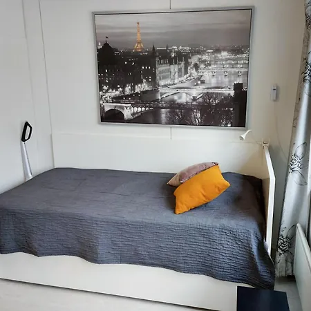 Tuurin Yoesaeiloe Apartament Tuuri